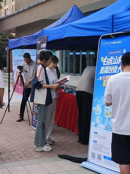 医学信息工程学部积极参加校园招...